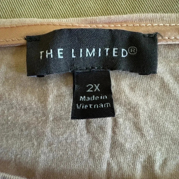 The Limited-Pink scoop neck short sleeve shirt.  Size 2x - Picture 2 of 3